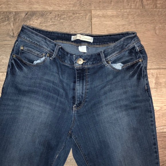 Jeans - Picture 2 of 3